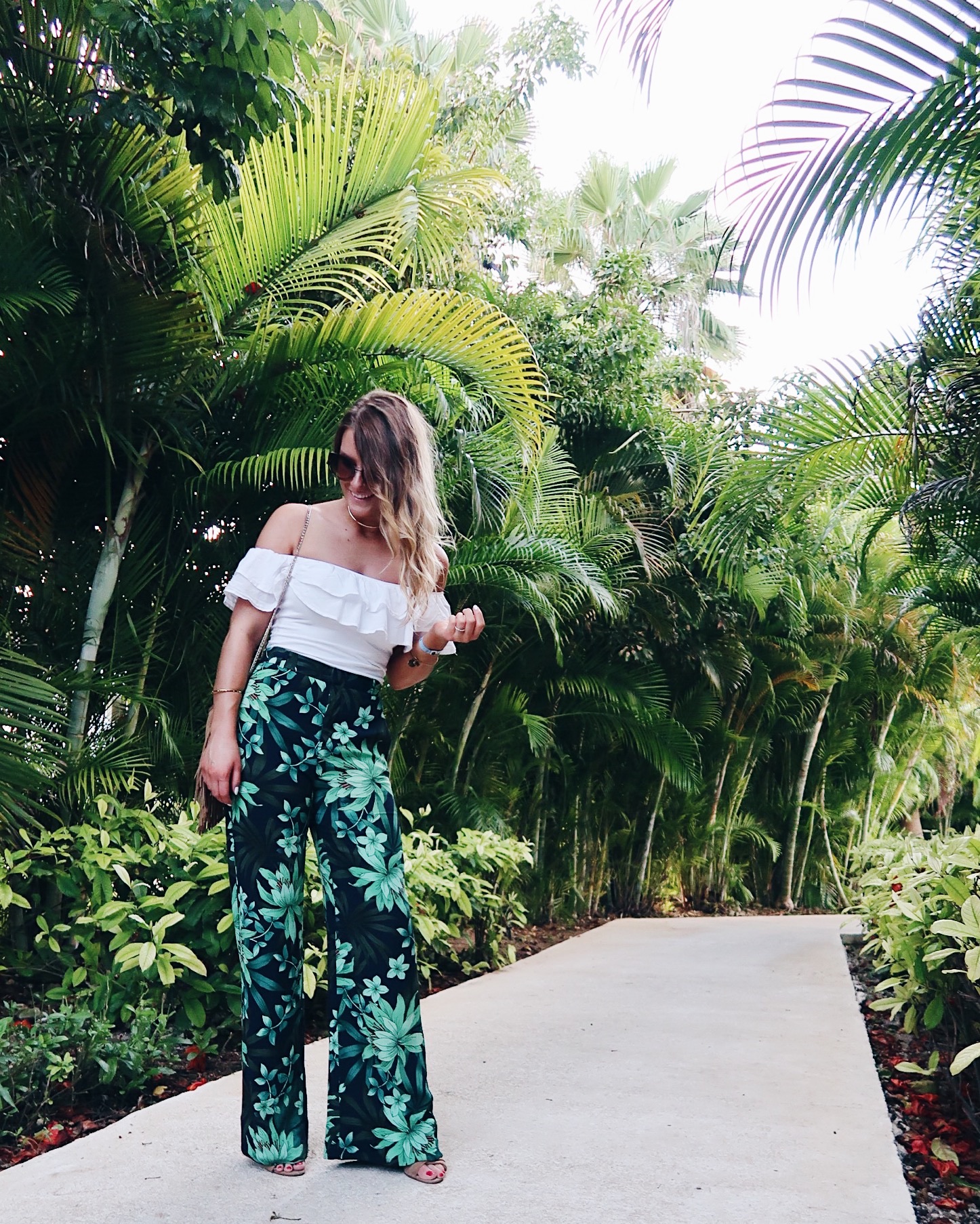 life with aco, Amanda conquer, vacation style outfit, palm print pants, off shoulder top