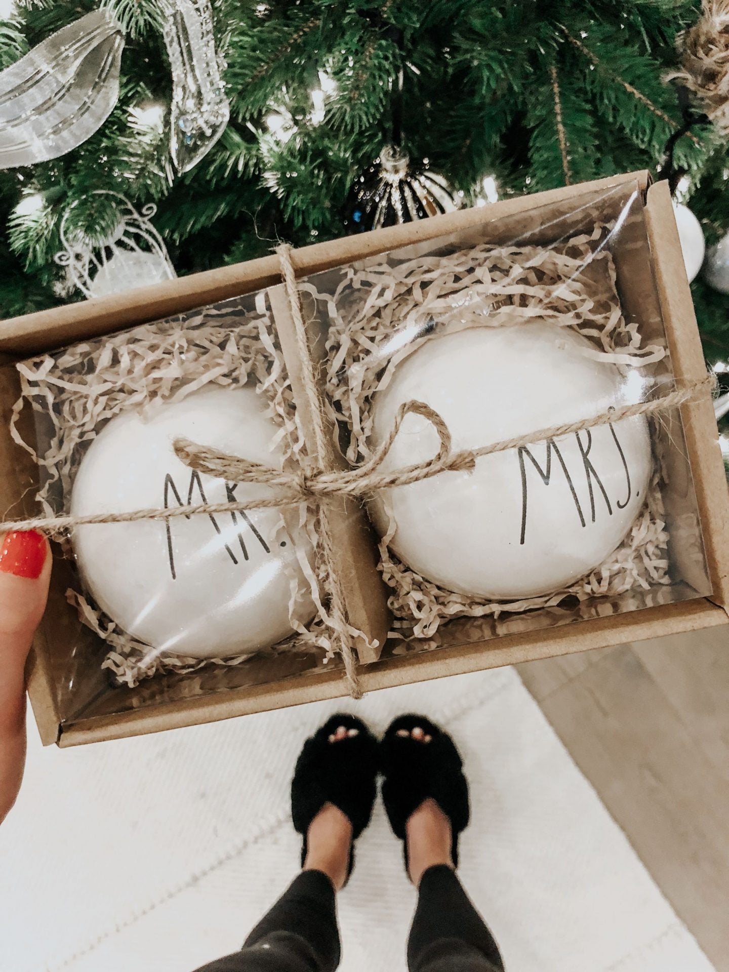 mr and mrs ornaments in box, cute slippers