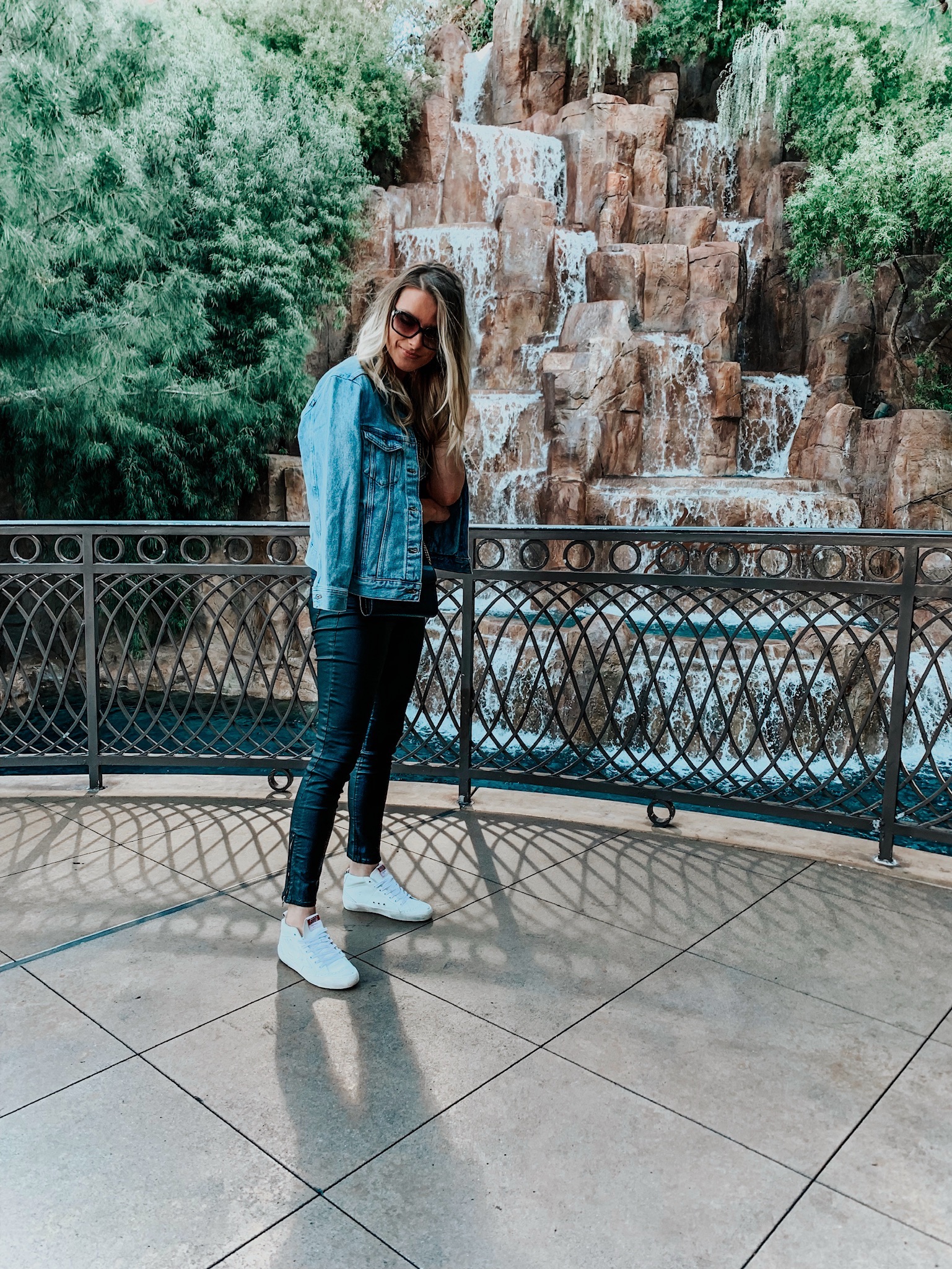 CASUAL OUTFIT FOR EXPLORING VEGAS - Life with A.Co by Amanda L