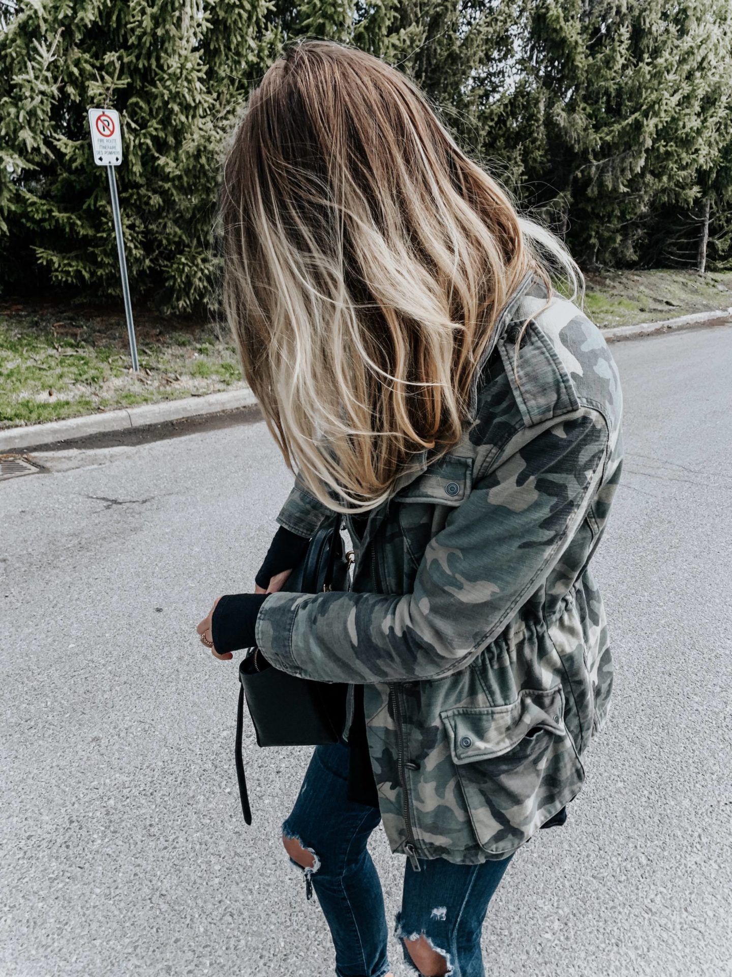 blonde girl wearing camo jacket and sneakers, casual outfit